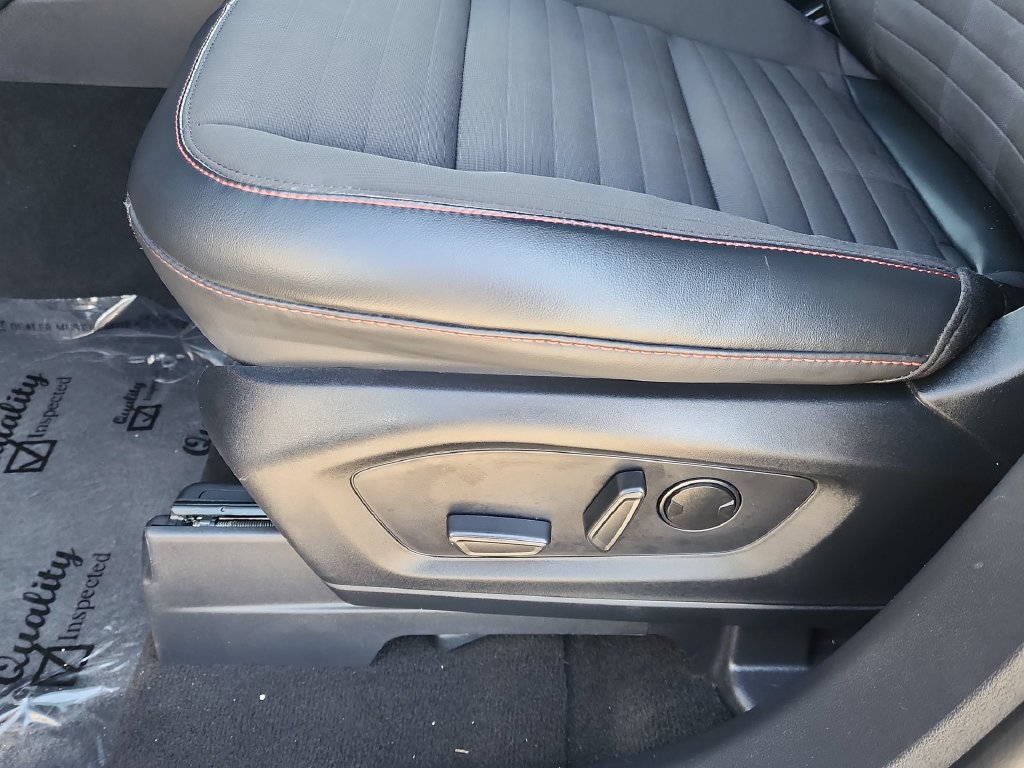 Used 2025 Ford Explorer ST-Line w/ ST-Line Street Pack AWD/4WD image 12