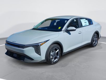 New 2025 Kia K4 LXS