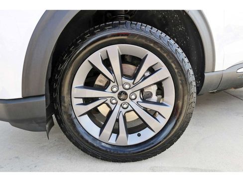 Used 2025 Ford Explorer Active w/ Active Comfort Package image 30