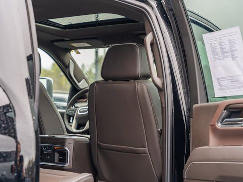 Used 2025 GMC Sierra 3500 Denali w/ Denali Reserve Package image 27