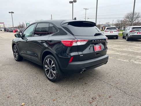 Used 2021 Ford Escape SE w/ SE Sport Appearance Package image 3