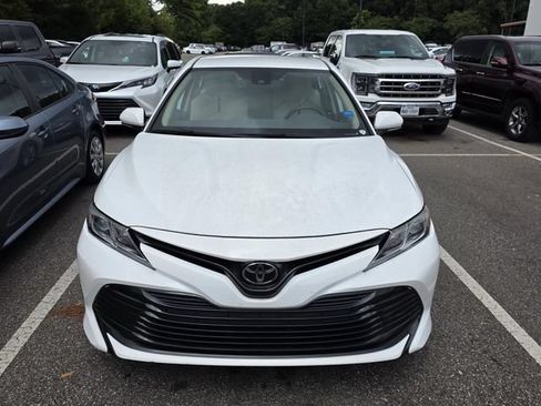 Used 2020 Toyota Camry LE w/ Convenience Package FWD image 2