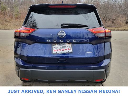 Used 2025 Nissan Rogue SV image 4
