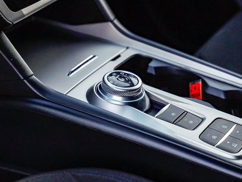 Used 2020 Ford Explorer XLT image 20