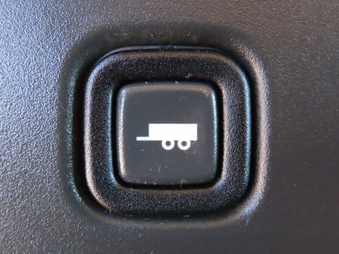 Used 2025 Chevrolet Express 2500 w/ Driver Convenience Package RWD image 9