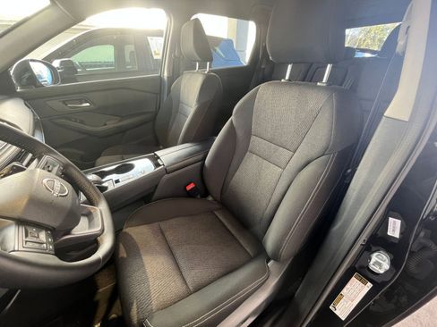 Used 2025 Nissan Rogue SV image 36