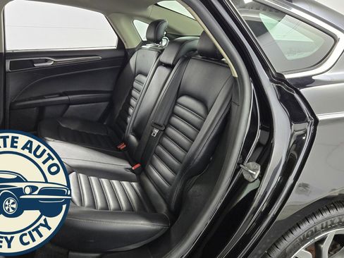 Used 2019 Ford Fusion SEL image 24