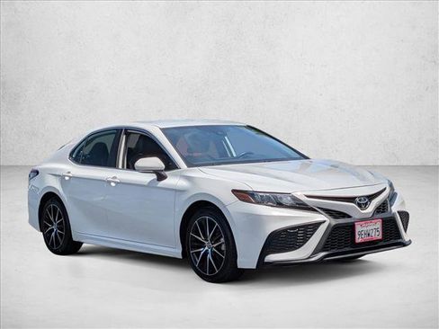 Used 2023 Toyota Camry SE FWD image 4