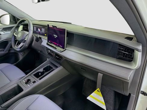 New 2026 Volkswagen Tiguan SE R-Line FWD image 29