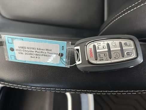 Used 2023 Chrysler Pacifica Touring-L FWD image 24
