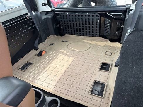 Used 2017 Jeep Wrangler Rubicon w/ Power Convenience Group AWD/4WD image 18