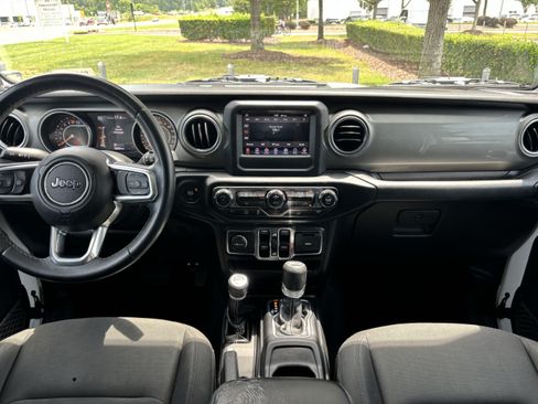 Used 2019 Jeep Wrangler Unlimited Sahara AWD/4WD image 30
