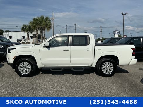 Used 2024 Nissan Frontier SV w/ SV Convenience Package AWD/4WD image 2