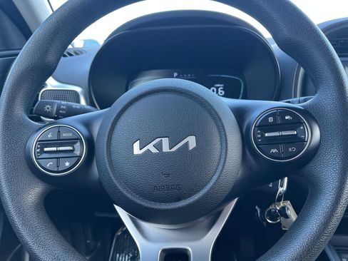 Used 2025 Kia Soul LX w/ LX Technology Package FWD image 28