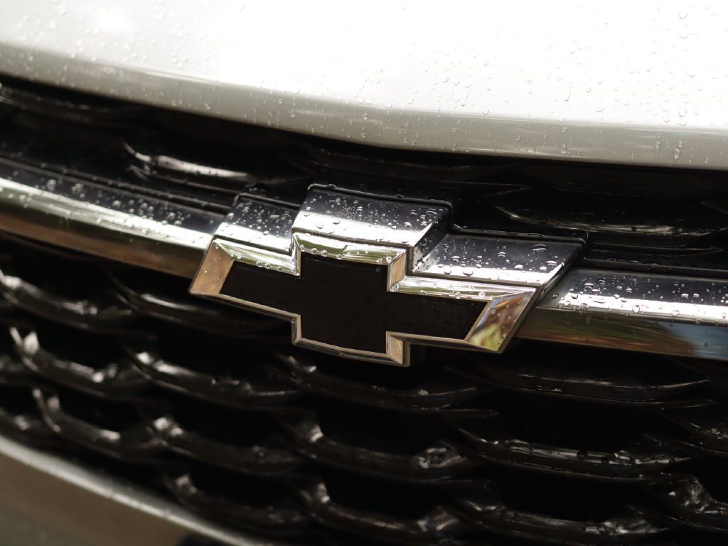 Used 2025 Chevrolet Trax RS w/ Sunroof Package FWD image 32
