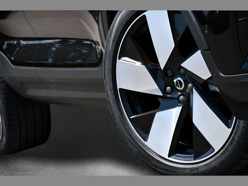 Certified 2023 Volvo C40 P8 Recharge Ultimate w/ Protection Package Premier AWD/4WD image 11