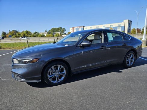 Used 2023 Honda Accord EX image 2