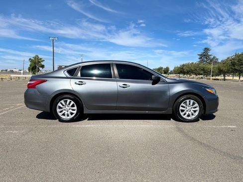 Used 2016 Nissan Altima 2.5 S w/ Power Driver Seat Package FWD image 4