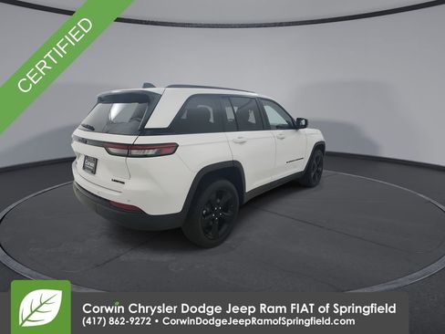 Certified 2023 Jeep Grand Cherokee Limited w/ Black Appearance Package image 8