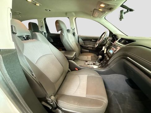 Used 2017 Chevrolet Traverse LT w/ Style and Technology Package image 29