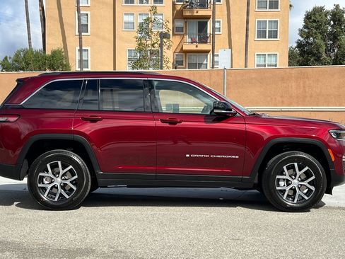 New 2025 Jeep Grand Cherokee Limited image 3