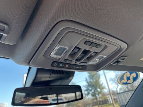 Used 2022 GMC Sierra 1500 SLT w/ SLT Convenience Package image 30