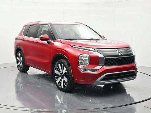Used 2025 Mitsubishi Outlander SEL FWD image 3
