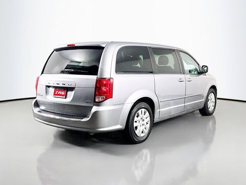 Used 2017 Dodge Grand Caravan SE image 5