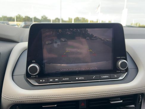Used 2022 Nissan Rogue SV FWD image 9