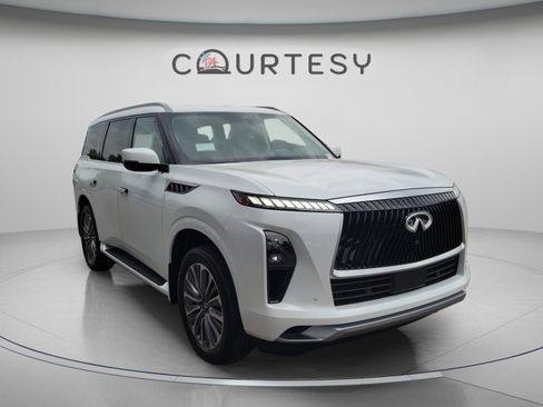 Certified 2026 INFINITI QX80 Luxe w/ Cargo Package AWD/4WD image 4