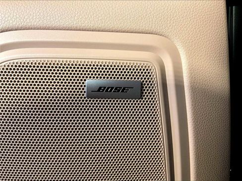 Certified 2023 Porsche Macan image 38