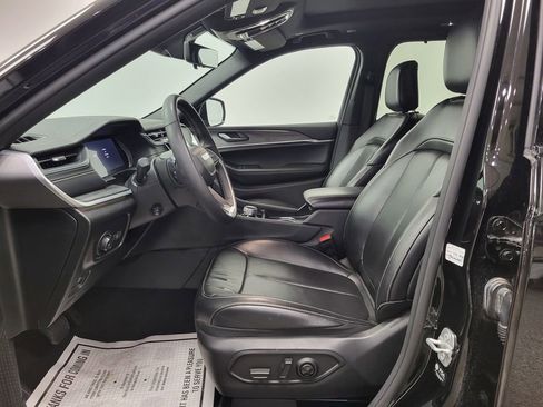 Used 2024 Jeep Grand Cherokee L Limited w/ Luxury Tech Group II image 6