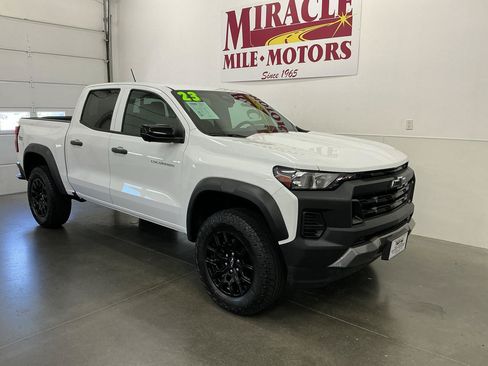 Used 2023 Chevrolet Colorado Trail Boss w/ Technology Package AWD/4WD image 1