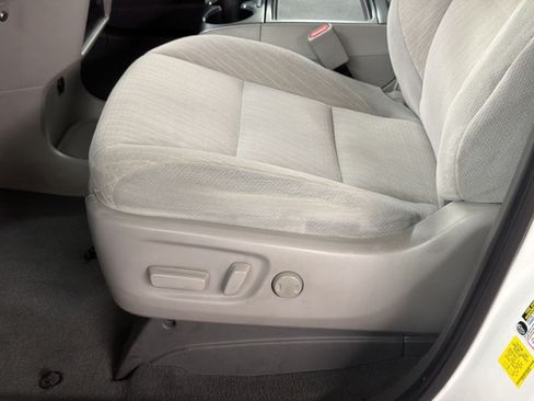 Used 2020 Toyota Sienna LE w/ Carpet Mat Package FWD image 14