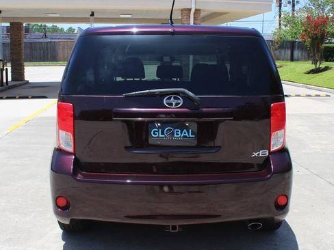 Used 2012 Scion xB FWD image 6
