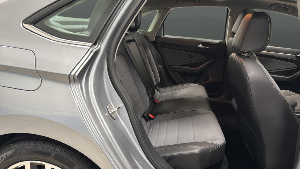Certified 2025 Volkswagen Jetta SE FWD image 25