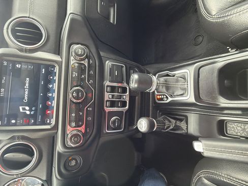 Used 2018 Jeep Wrangler Unlimited Sahara w/ Dual Top Group AWD/4WD image 18