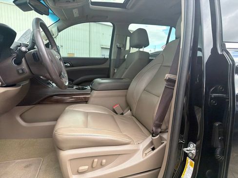 Used 2017 Chevrolet Tahoe LT w/ Luxury Package RWD image 4