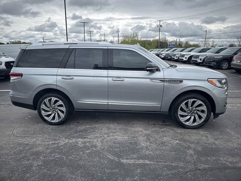 Used 2022 Lincoln Navigator Reserve AWD/4WD image 9