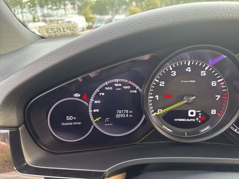 Used 2022 Porsche Cayenne Platinum Edition image 51