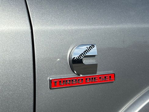 Used 2022 RAM 2500 Laramie w/ Body Color Bumper Group image 17