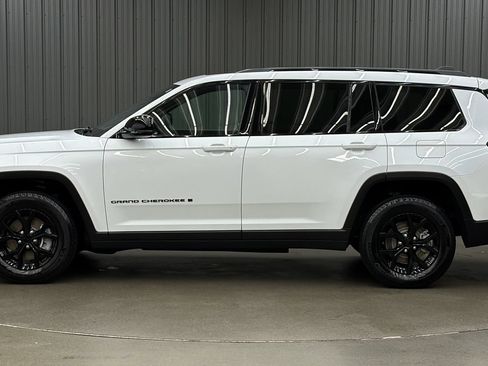 Used 2025 Jeep Grand Cherokee L Altitude AWD/4WD image 2