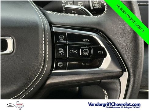 Used 2023 Jeep Grand Cherokee Overland w/ Adv Protech Group III AWD/4WD image 15