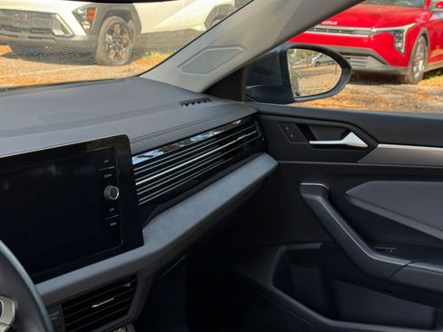 Used 2025 Volkswagen Jetta SE image 30