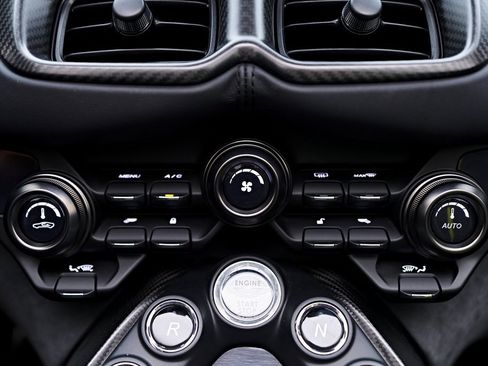 Used 2023 Aston Martin V8 Vantage Roadster image 72