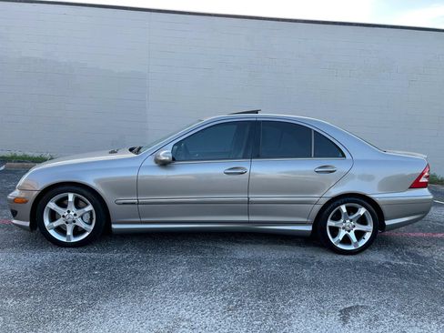 Used 2007 Mercedes-Benz C 230 Sedan image 3