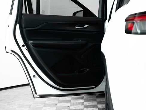 Used 2024 Jeep Grand Cherokee L Altitude image 15