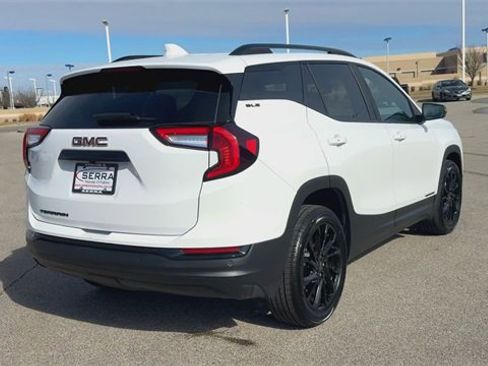 Used 2023 GMC Terrain SLE w/ Elevation Edition image 8