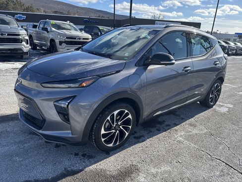 Used 2023 Chevrolet Bolt EUV Premier w/ Sun & Sound Package image 7