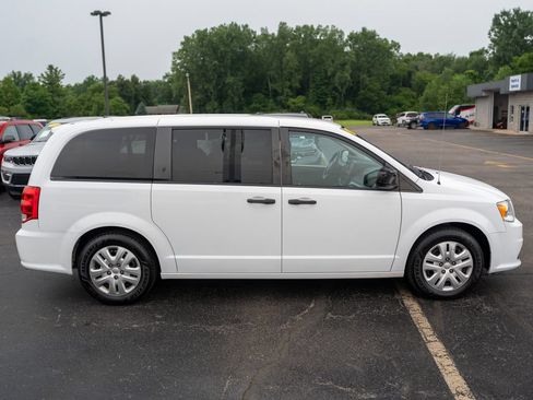 Used 2019 Dodge Grand Caravan SE FWD image 5
